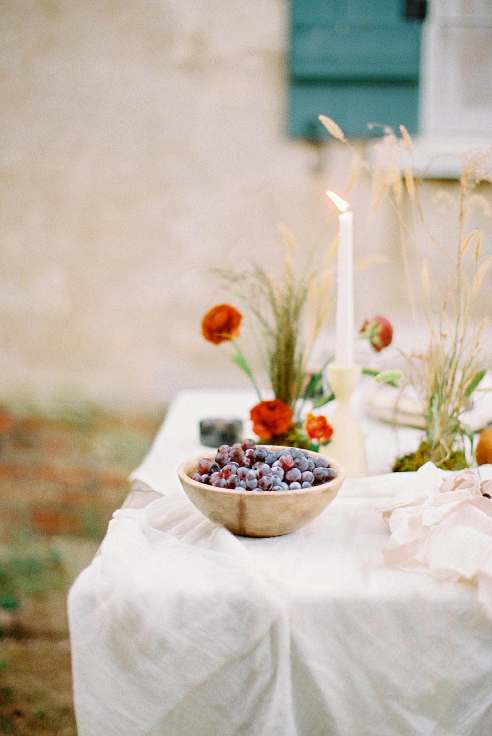 cozy wedding table with bowl of fresh grapes
