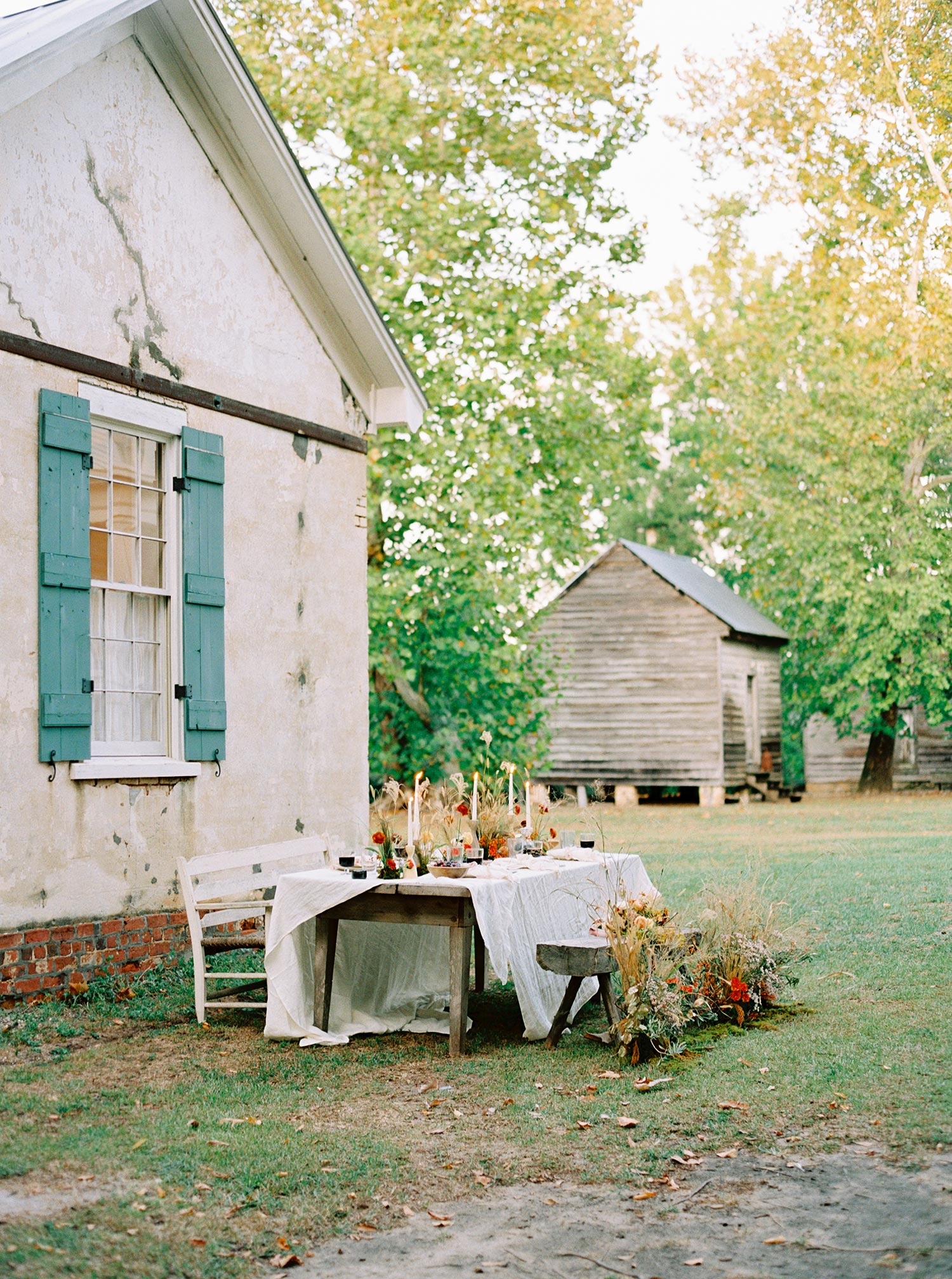al fresco fall dinner table with foraged flowers and cloth linen