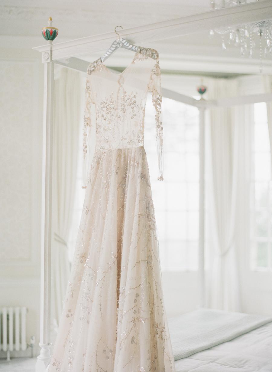Wondering how to give charitable donations in lieu of wedding favors? We are sharing our How To guide from a wedding planner perspective to give you a clear, etiquette-approved roadmap of how to approach this wedding favor trend on the up + up.