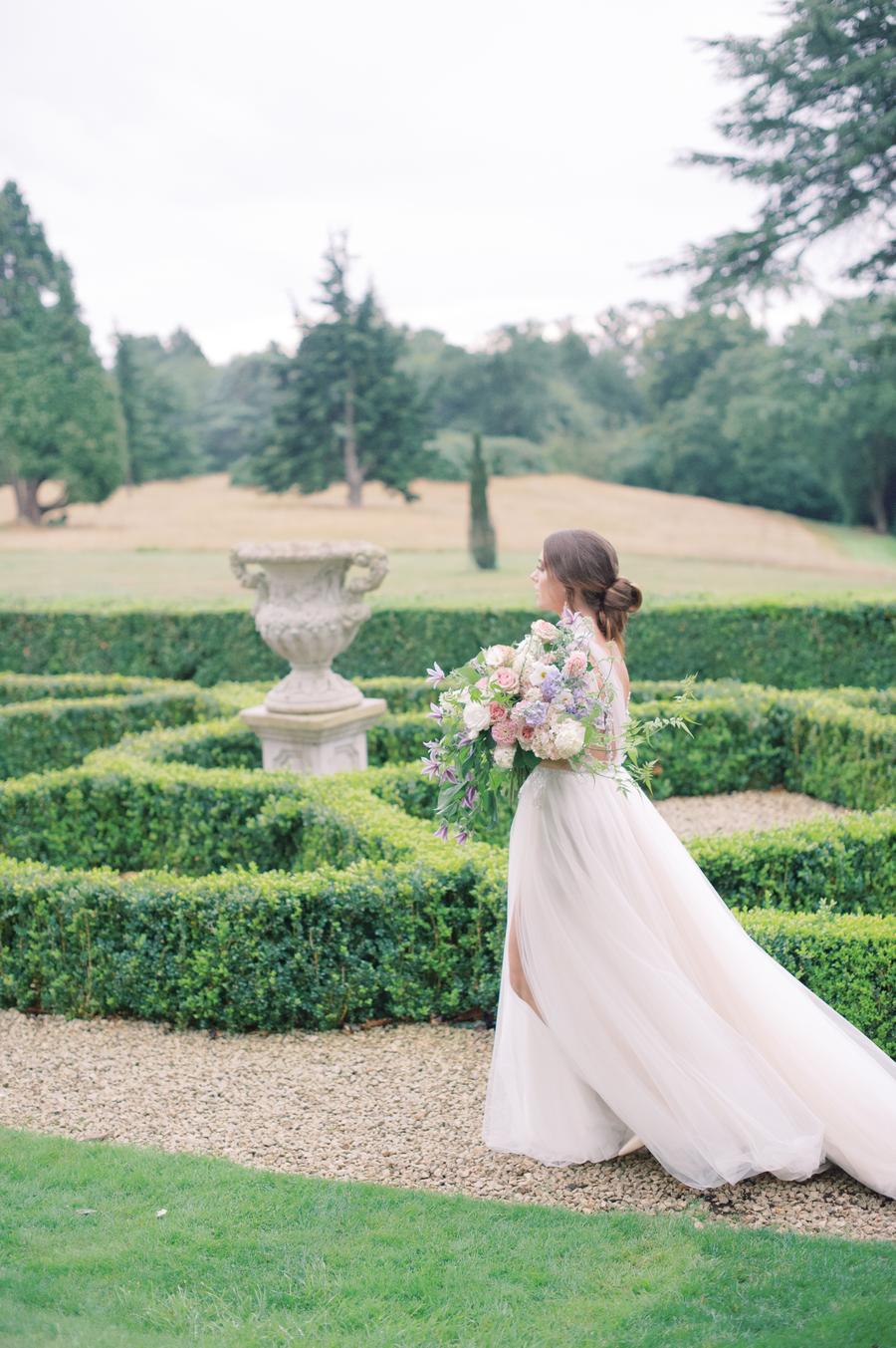 Wondering how to give charitable donations in lieu of wedding favors? We are sharing our How To guide from a wedding planner perspective to give you a clear, etiquette-approved roadmap of how to approach this wedding favor trend on the up + up.