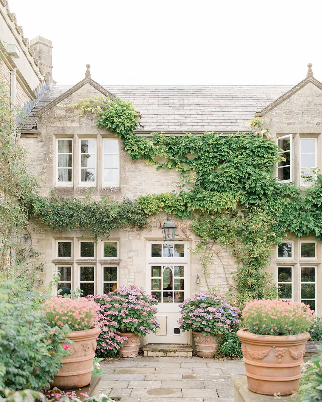 We're sharing the most important considerations to keep in mind for a private estate wedding to help you clarify your vision, determine your priorities and confirm if this wedding style is right for you. See more on the Willow & Oak Journal! #tentedwedding #outdoorwedding #athomewedding