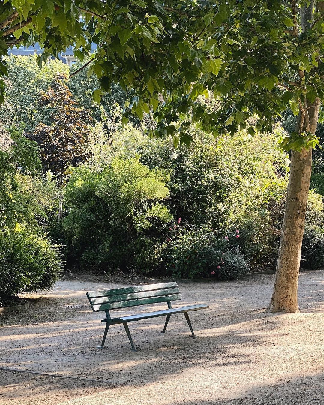 A green bench in a Paris park